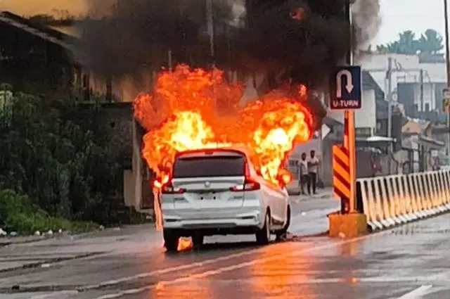 Odisha: Numberless SUV car carrying ganja found engulfed in flames on road